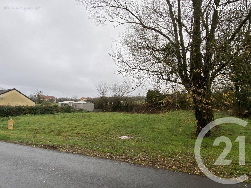 Terrain à MAGNY-COURS