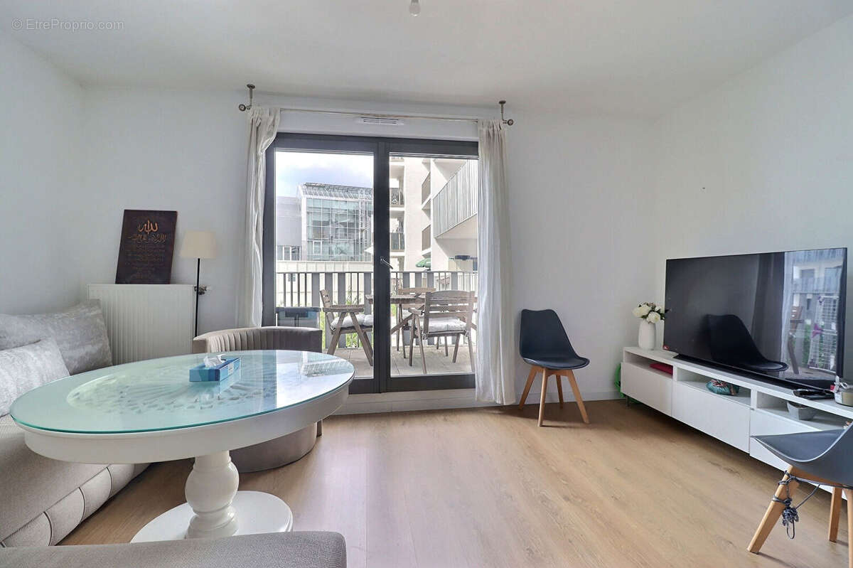 Appartement Colombes 3 pièces de 65 m² avec balcon et parking - Colombes (secteur Gare du Stade) - photo 3
