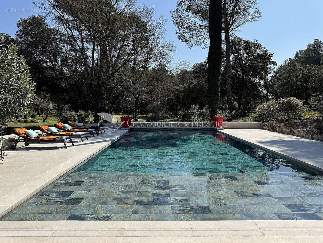 Maison à L'ISLE-SUR-LA-SORGUE