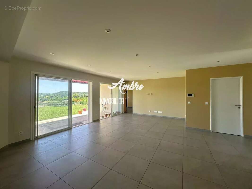 MONTELEGER Maison récente de 130 m² Type 6 - photo 8