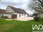 Photo 1 - Maison à COULOMMIERS-LA-TOUR