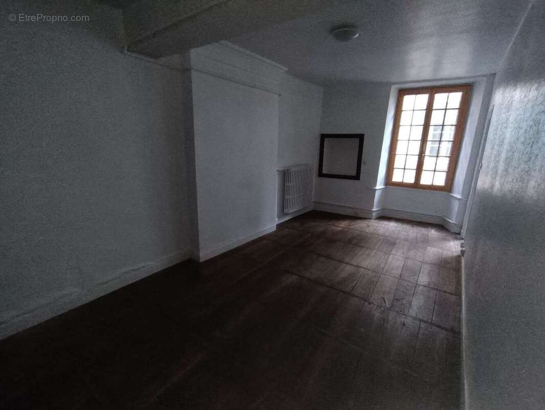 Appartement 330 m² à Tulle  - photo 21