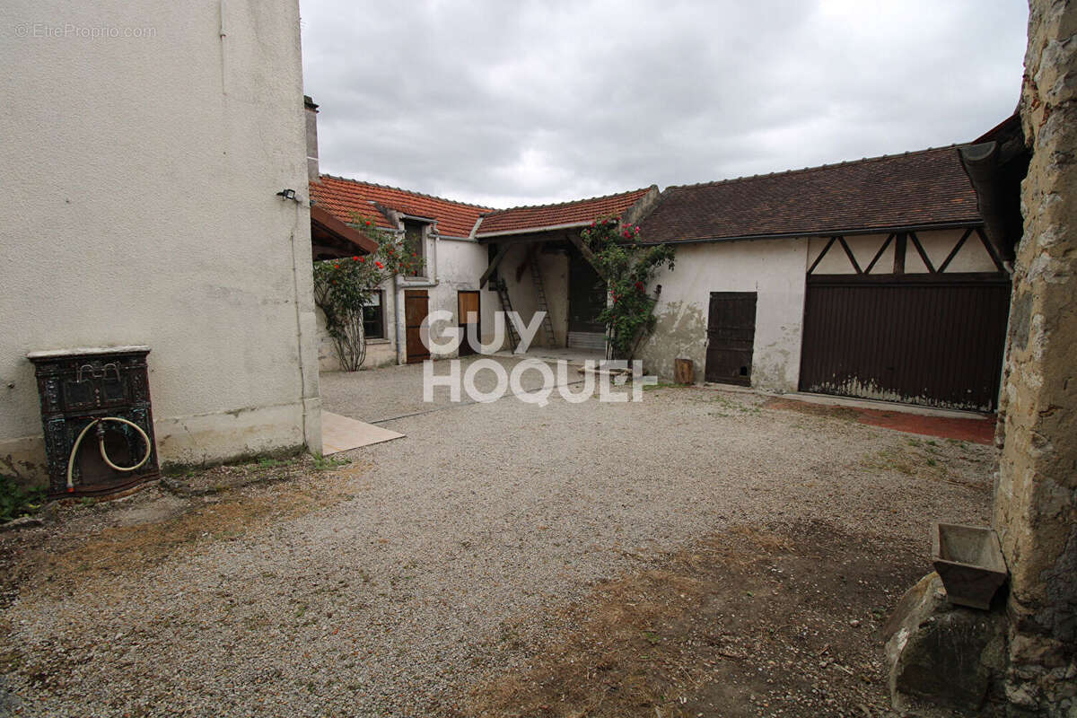 Maison à EVRY-GREGY-SUR-YERRE