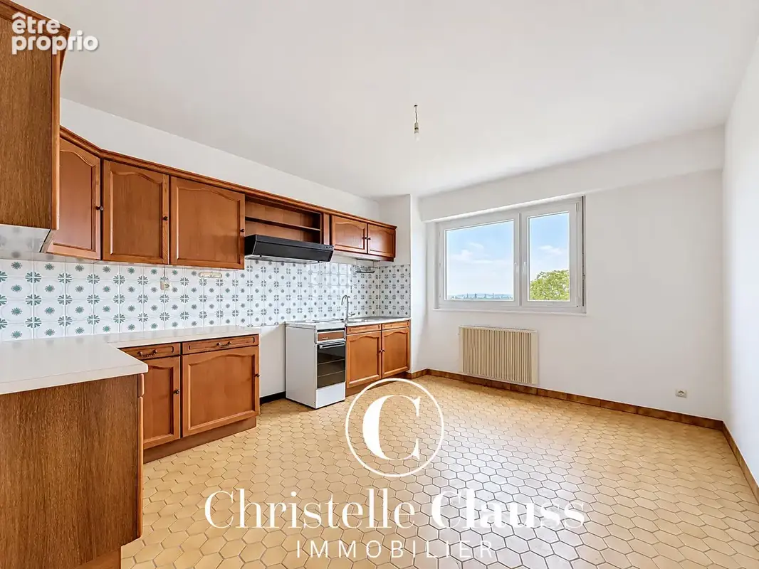 Appartement traversant de 88 m² , Terrasse, vue dégagée et garage - photo 4