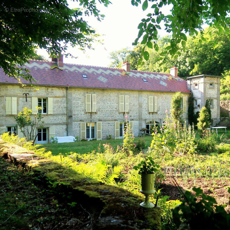 Commerce à SOMBERNON