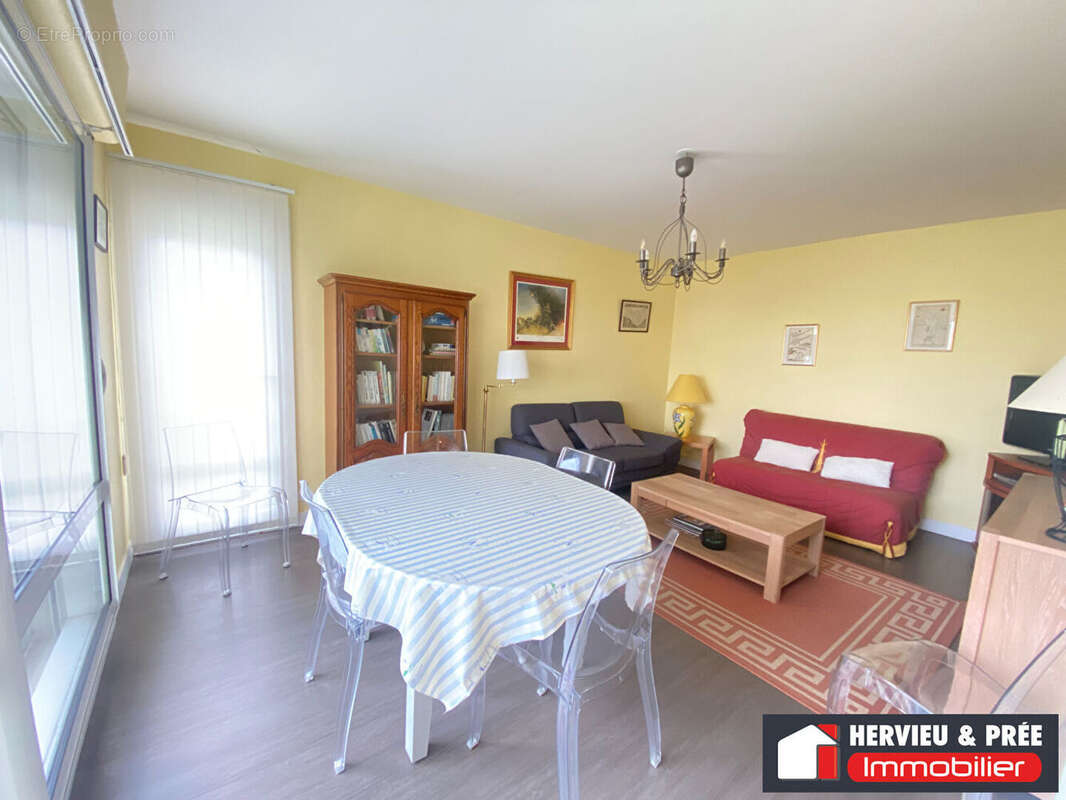 Appartement à LUC-SUR-MER