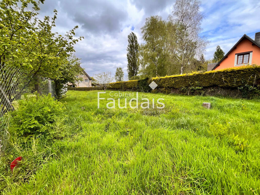 Terrain à SAINTE-MARGUERITE-D'ELLE