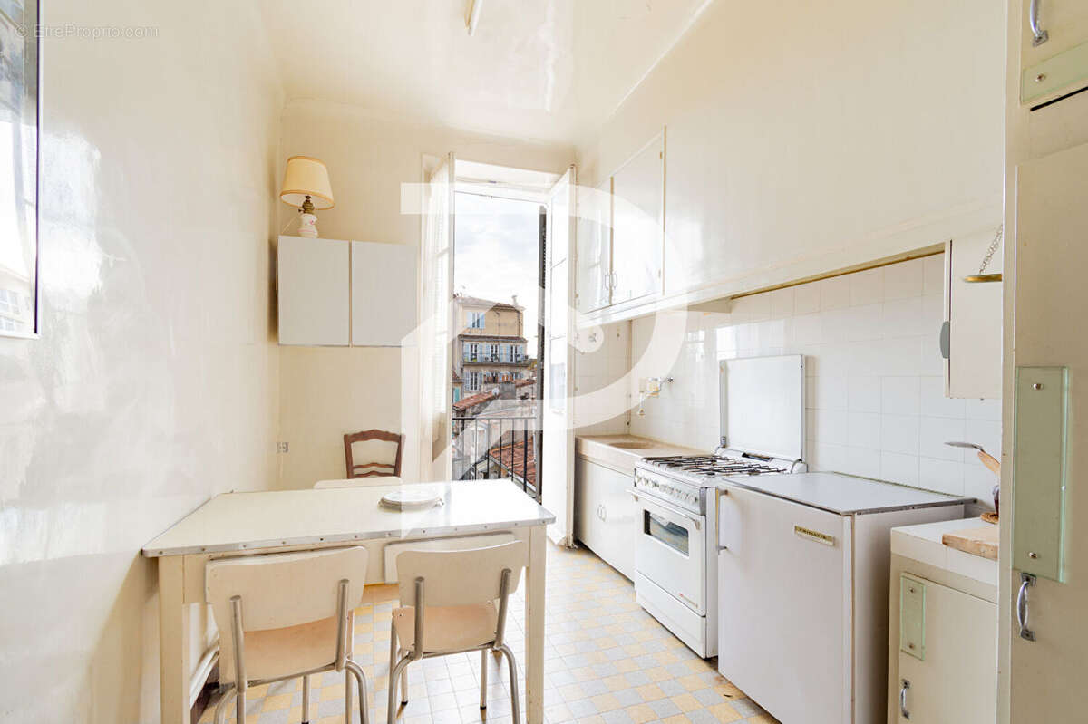 Appartement à MARSEILLE-5E