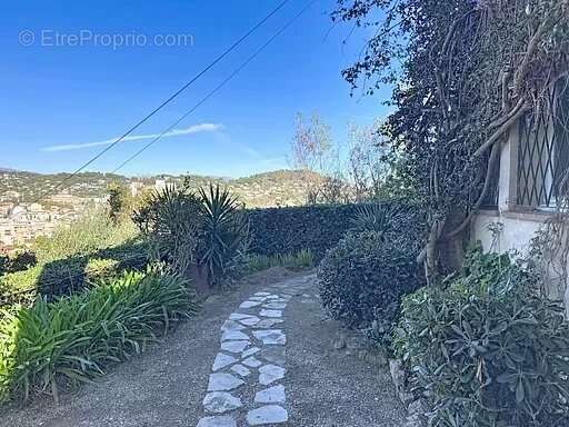 Appartement à VALLAURIS