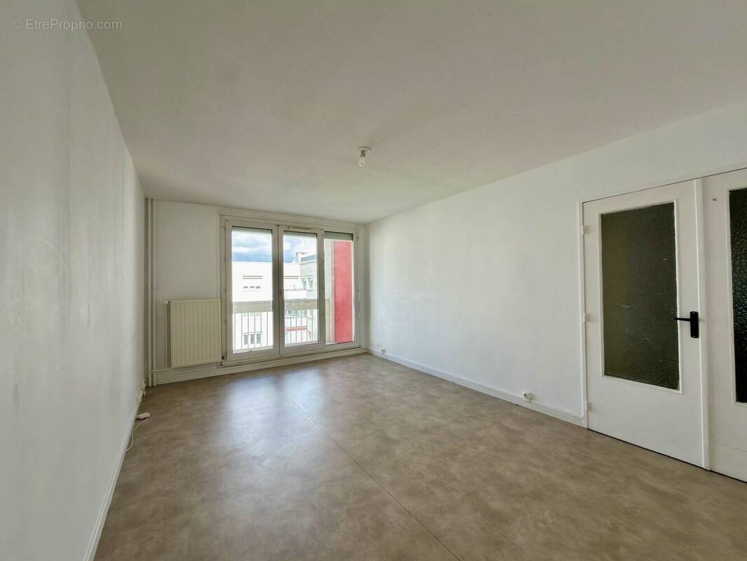 Appartement à MEYZIEU