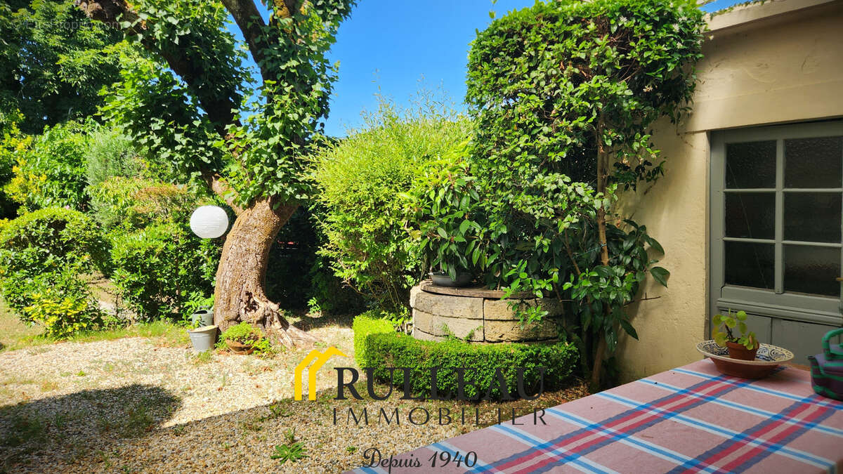 Maison de bourg en pierre de 168 m2 - 6 pièces - avec dépendance et jardin de 950 m2 proche Saint-André-de-Cub - photo 25