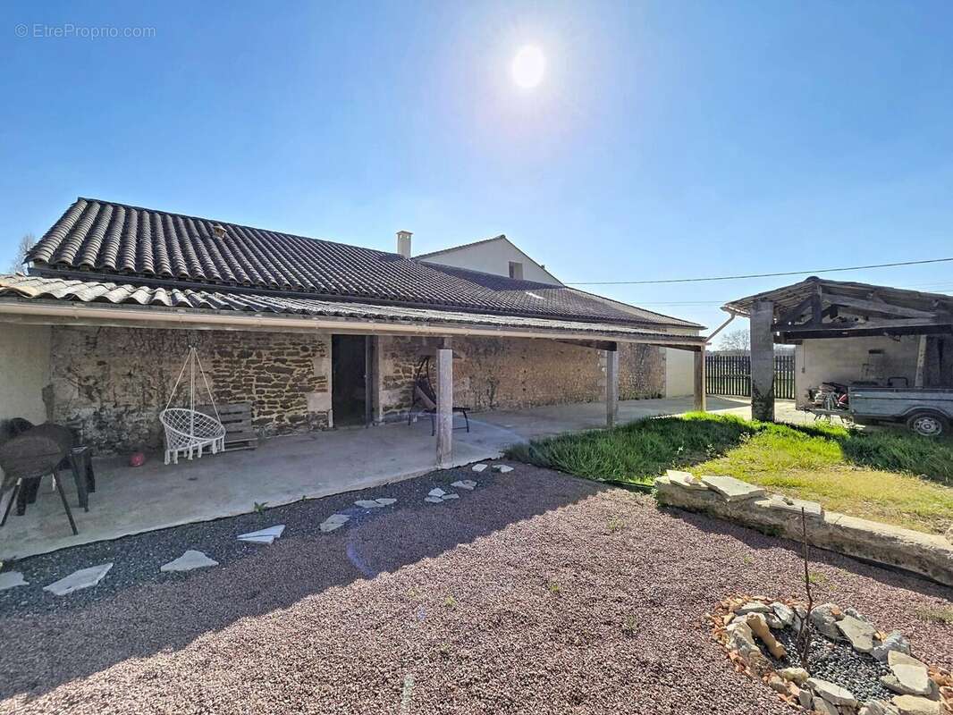 Photo 2 - Maison à MONTENDRE