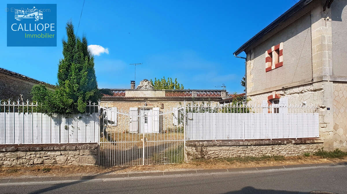 Charmant petit chateau a renover - photo 2