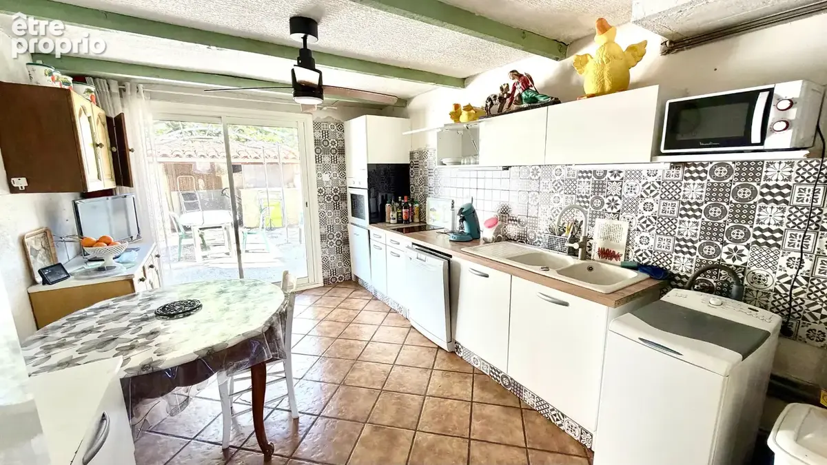 Maison  au calme, proche du centre sur 342 m² de jardin constructible. - photo 3