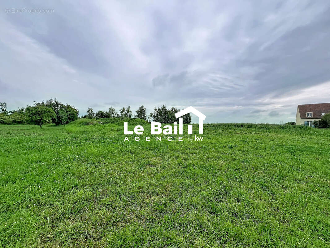 Maison 850 m² à Livilliers  - photo 6