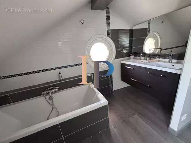 Maison à CHARLIEU