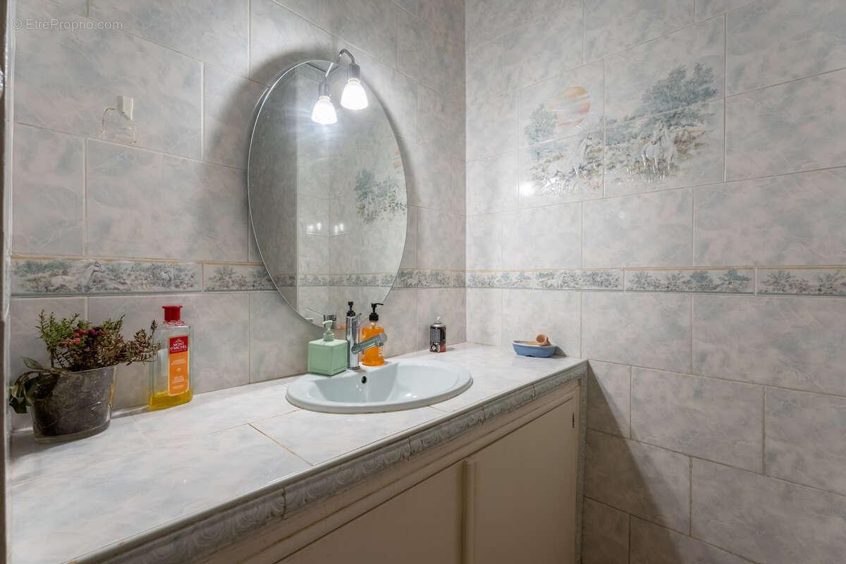 Appartement à MARSEILLE-1E