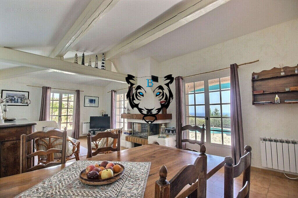 Maison à LES ISSAMBRES