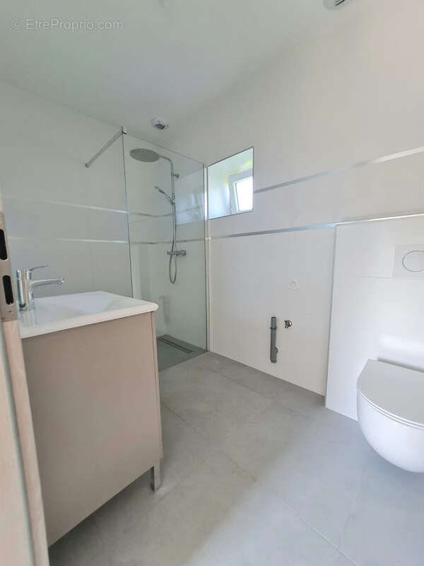 Appartement à LA ROCHE-SUR-FORON