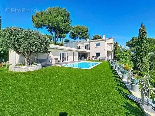 Maison à SAINT-LAURENT-DU-VAR