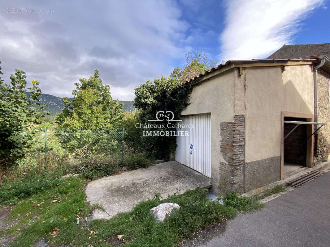 Parking à CAUDIES-DE-FENOUILLEDES