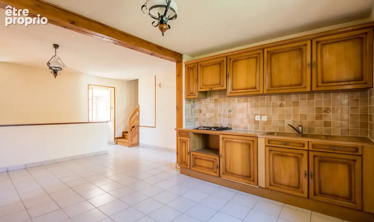 MARCILLAC   Maison de village avec beaux volumes et fort potentiel ! - photo 7