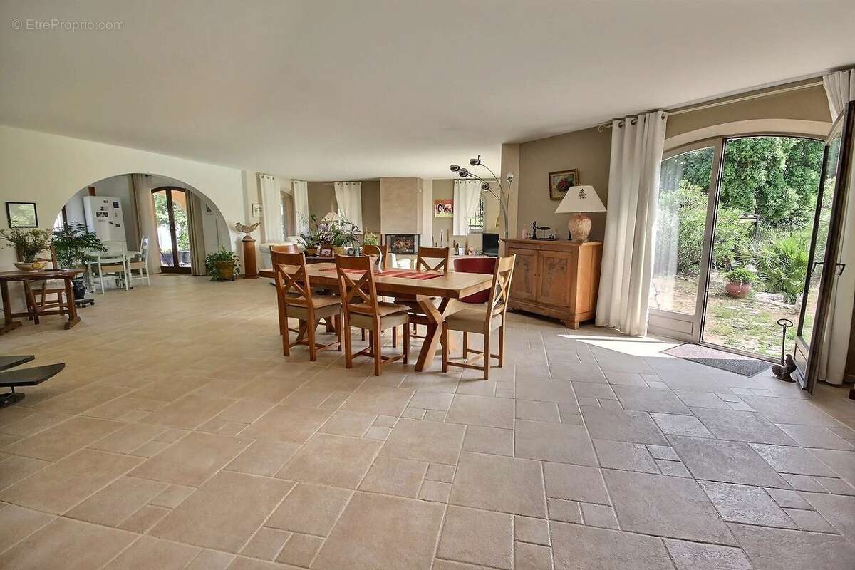 Maison à MANDELIEU-LA-NAPOULE