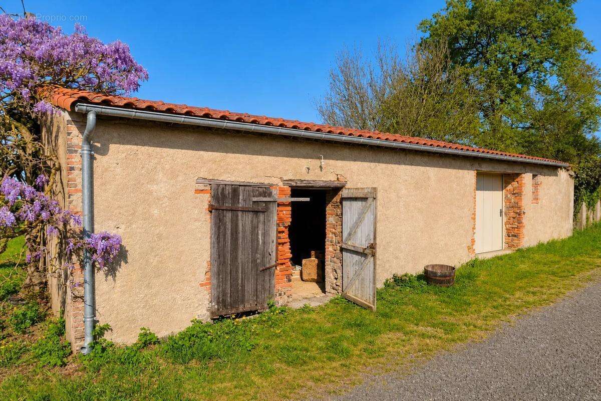 Maison à SAINT-MACAIRE-EN-MAUGES