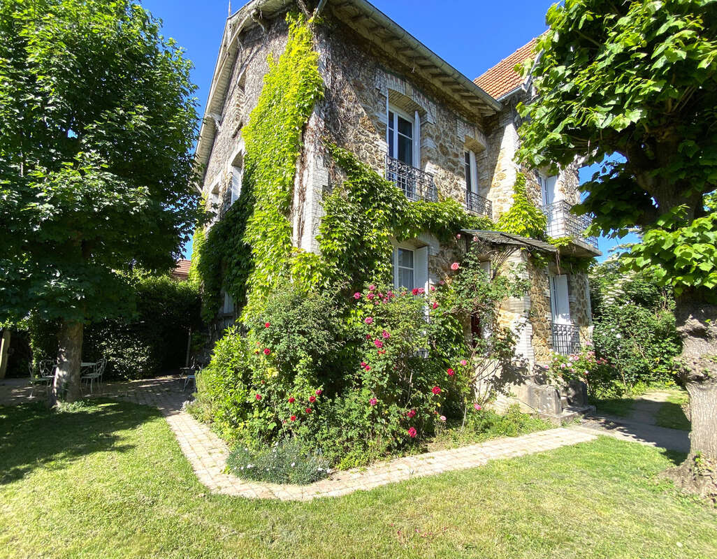 Maison à CHENNEVIERES-SUR-MARNE