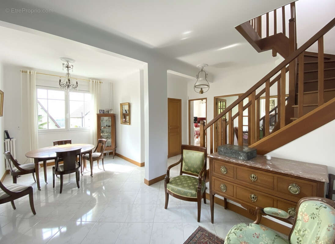 Maison à CHENNEVIERES-SUR-MARNE