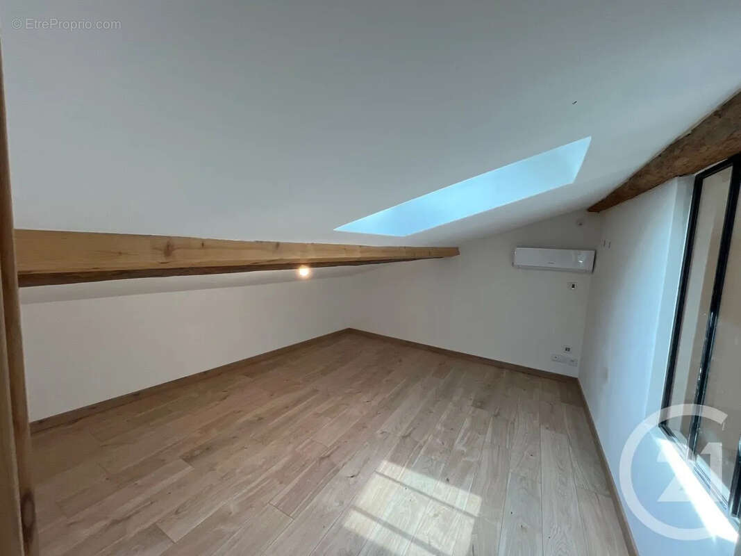 Appartement à SOLLIES-PONT