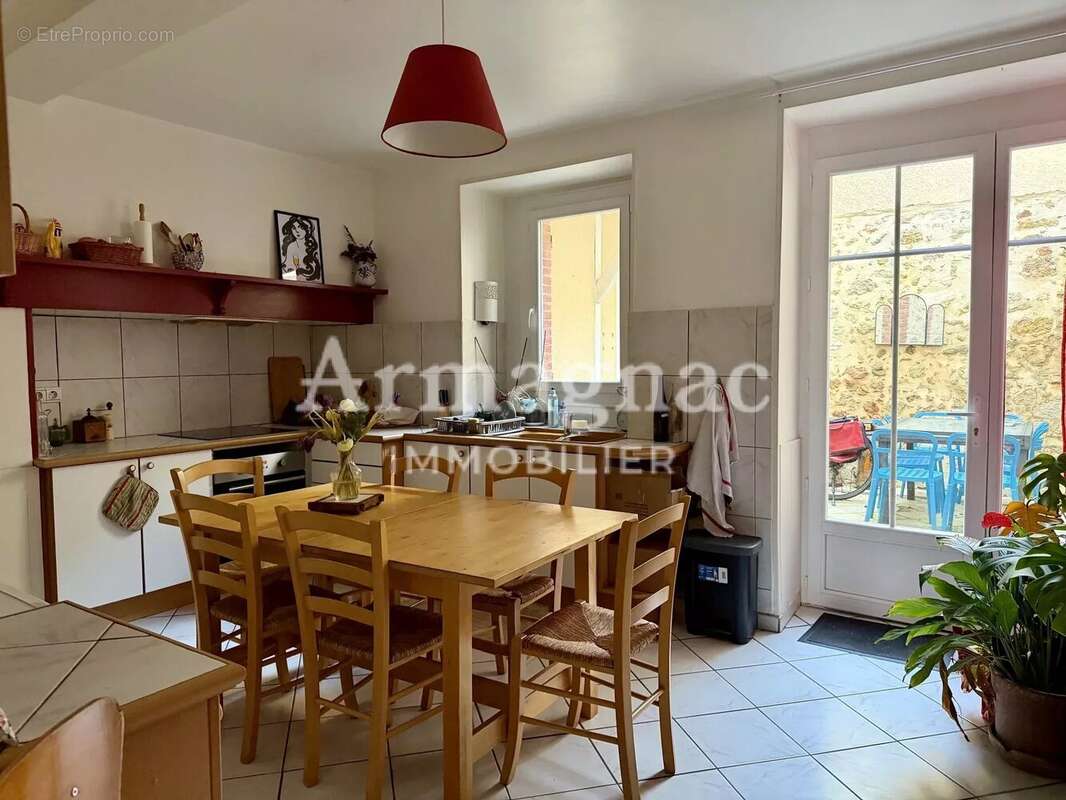 Maison à VIC-FEZENSAC