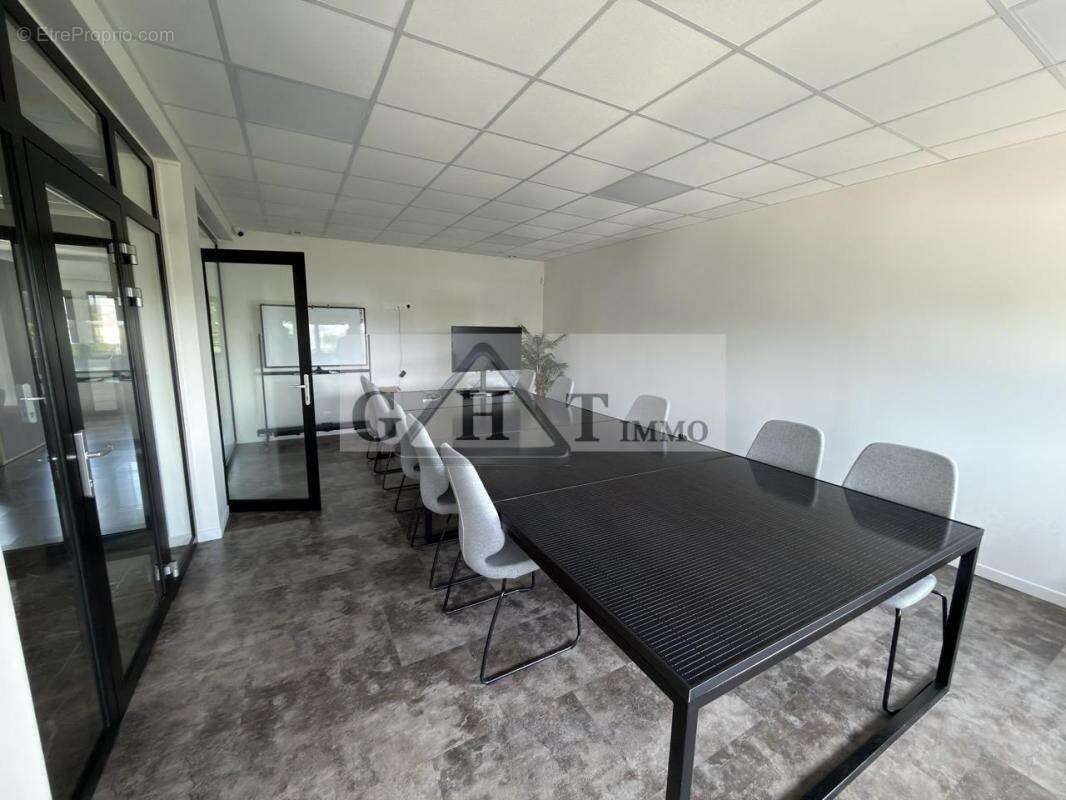 Commerce à VIGNEUX-SUR-SEINE