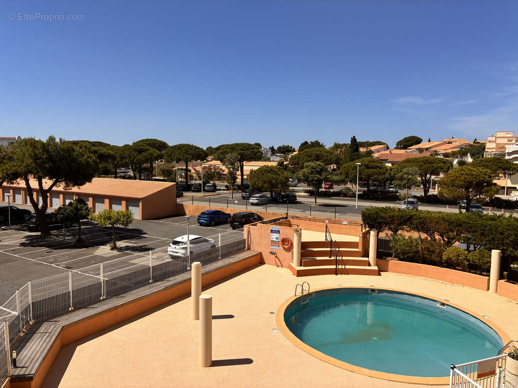 GRUISSAN RIVE DROITE, EN EXCLUSIVITE, Appartement de type studio cabine avec terrasse et place de parking priv - photo 2