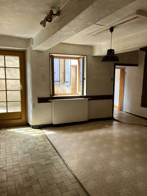 Maison à MONTJOUX