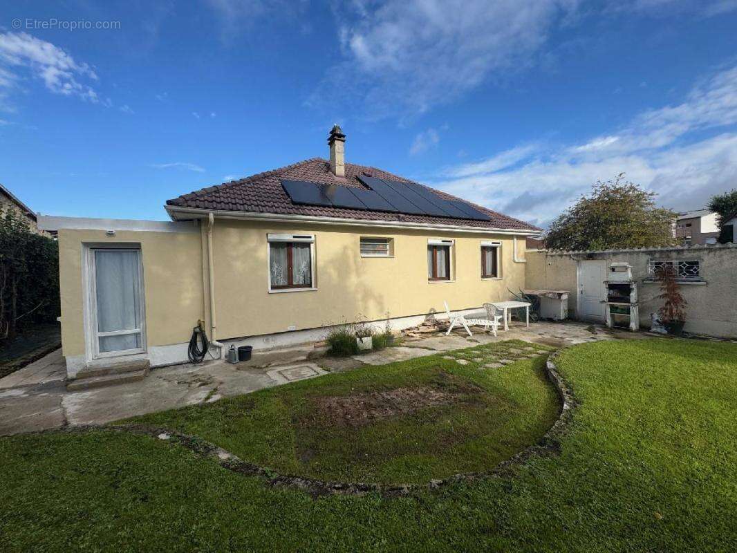 Maison à BELLEU
