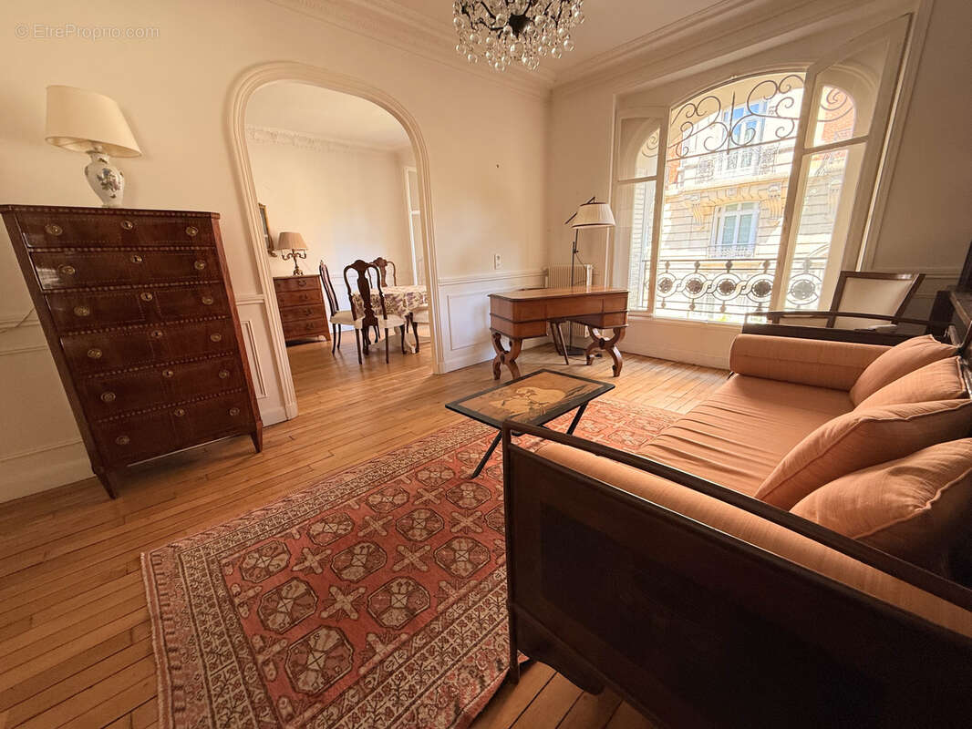 Appartement à PARIS-19E