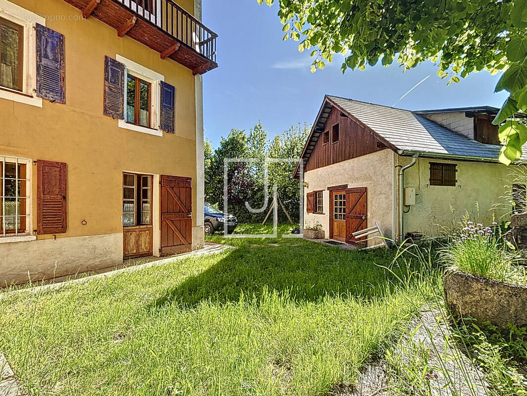 Maison à ENCHASTRAYES