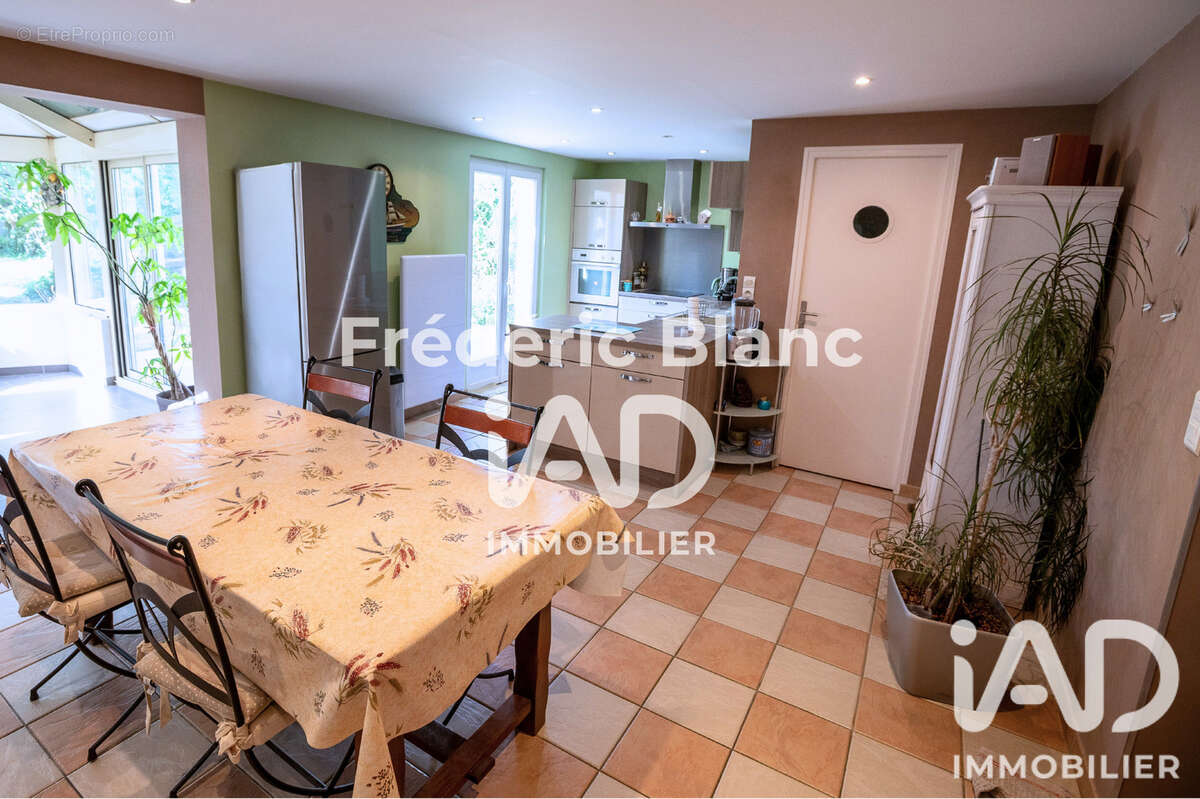 Maison 146 m² à Igny  - photo 7
