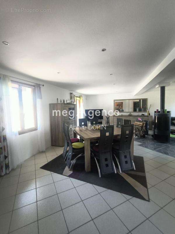 Maison à FAVEROLLES