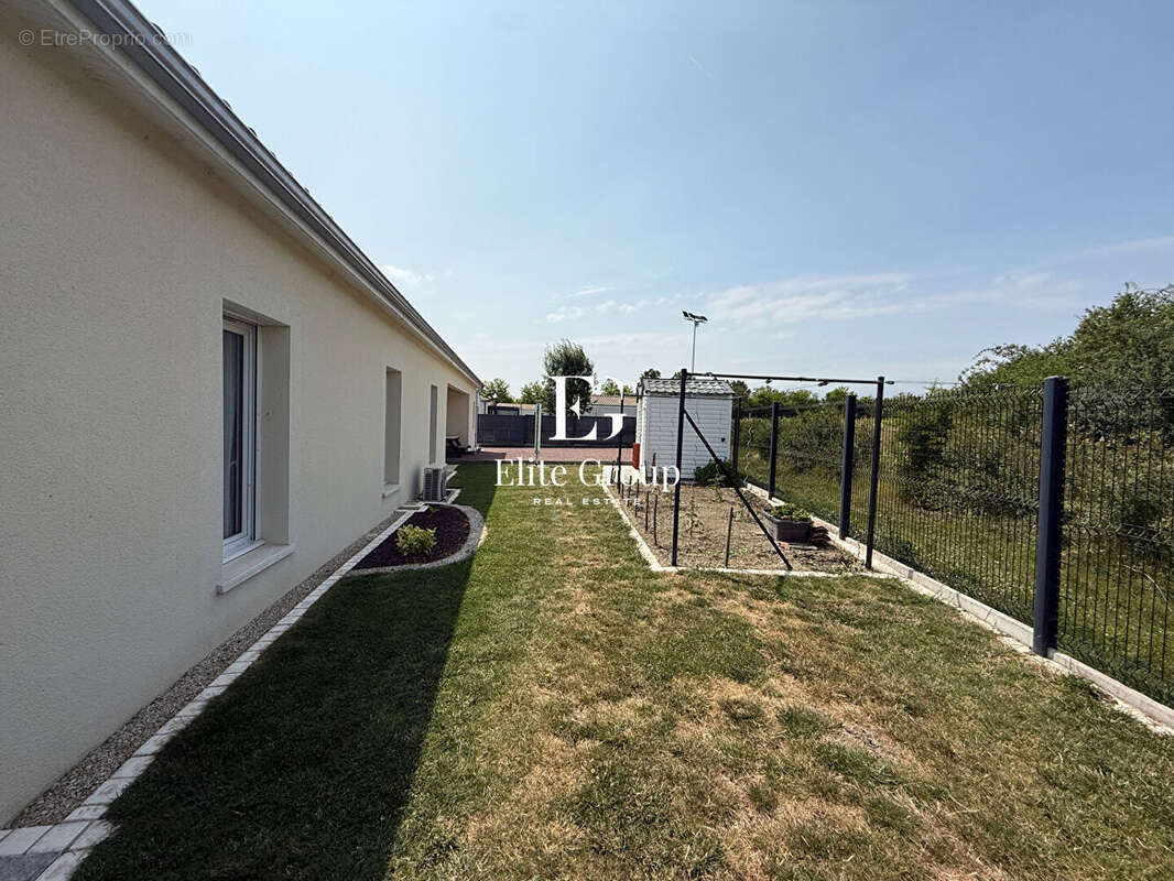 A VENDRE très joli pavillon avec piscine à Jarnac 126 m2 - photo 17
