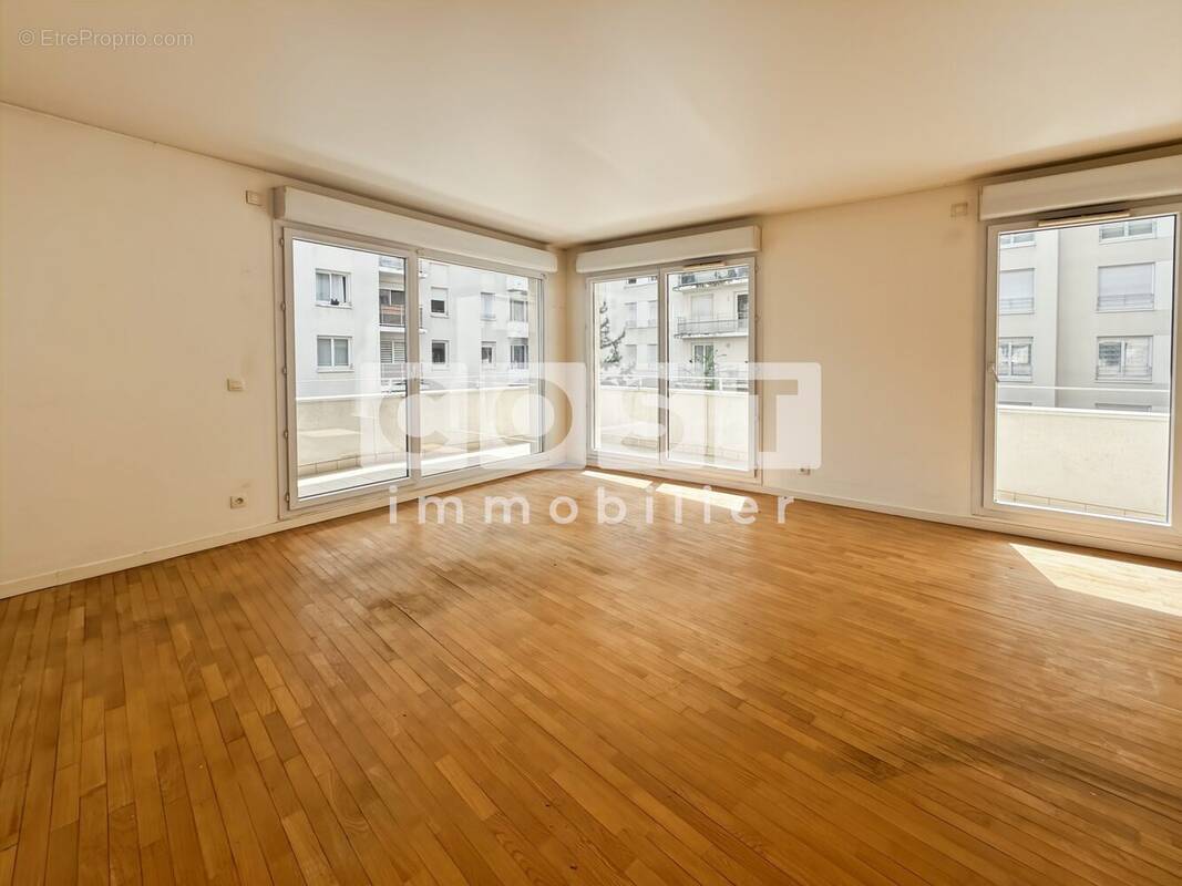 Appartement à COURBEVOIE