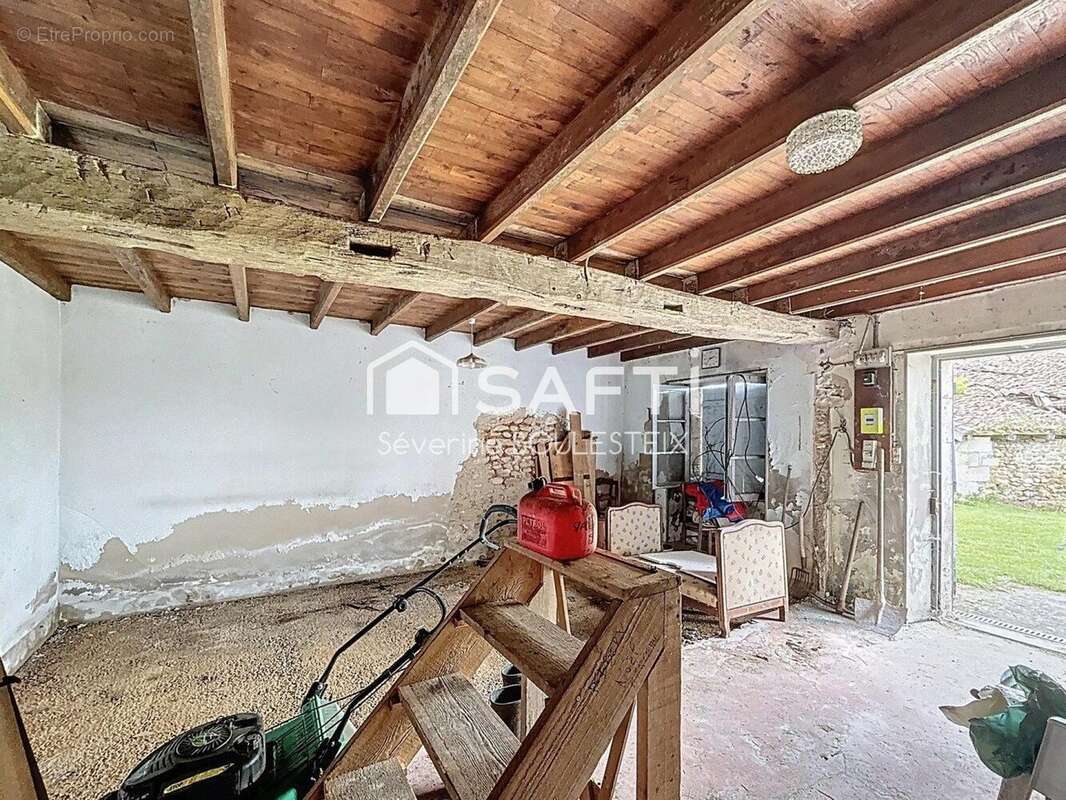 Maison 75 m² à Grassac  - photo 4