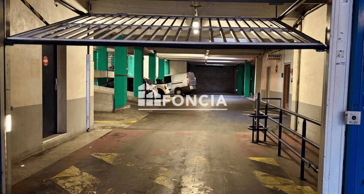 Parking à PARIS-14E