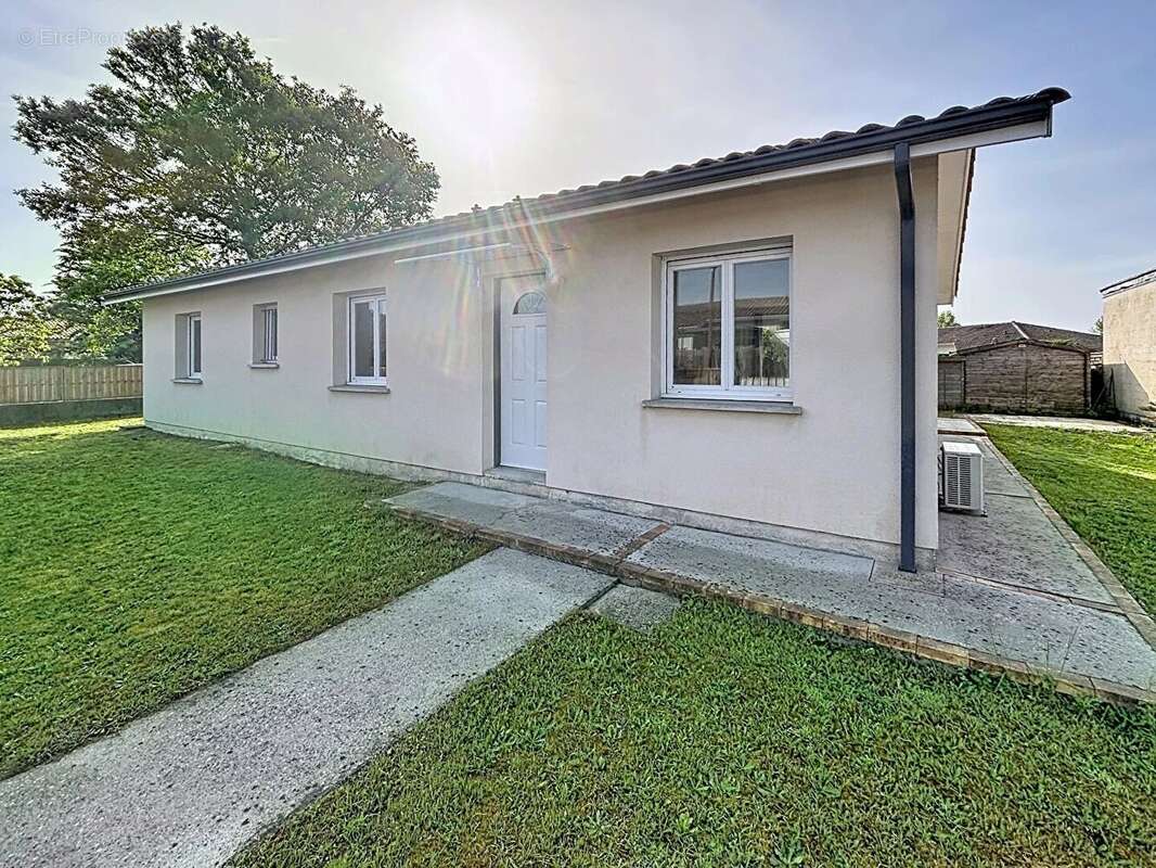 Maison à PARENTIS-EN-BORN