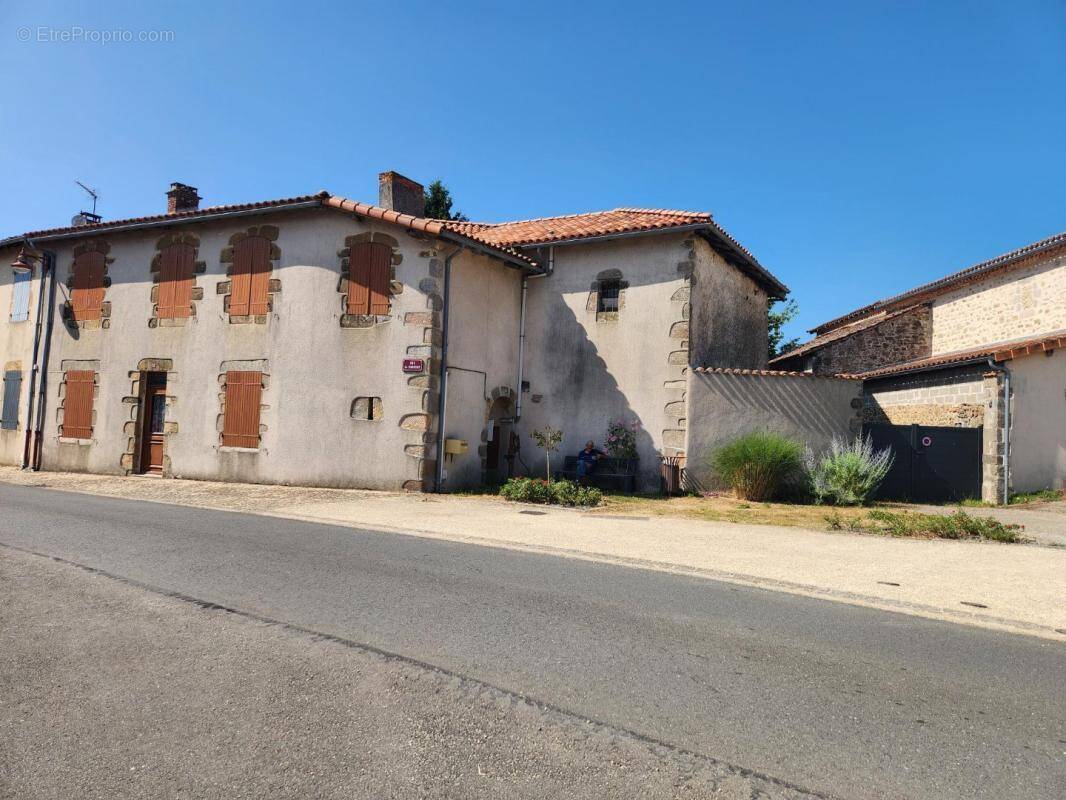 Maison à BRILLAC