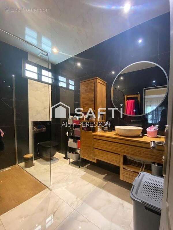 Photo 8 - Maison à REMIRE-MONTJOLY