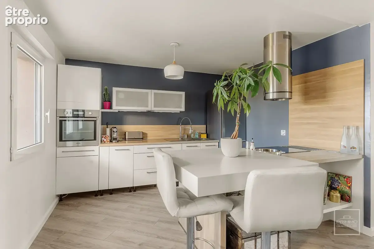 Toit-terrasse en duplex sur Saint-Genis-les-Ollières, 4 chambres, garage, parking, cave. - photo 3