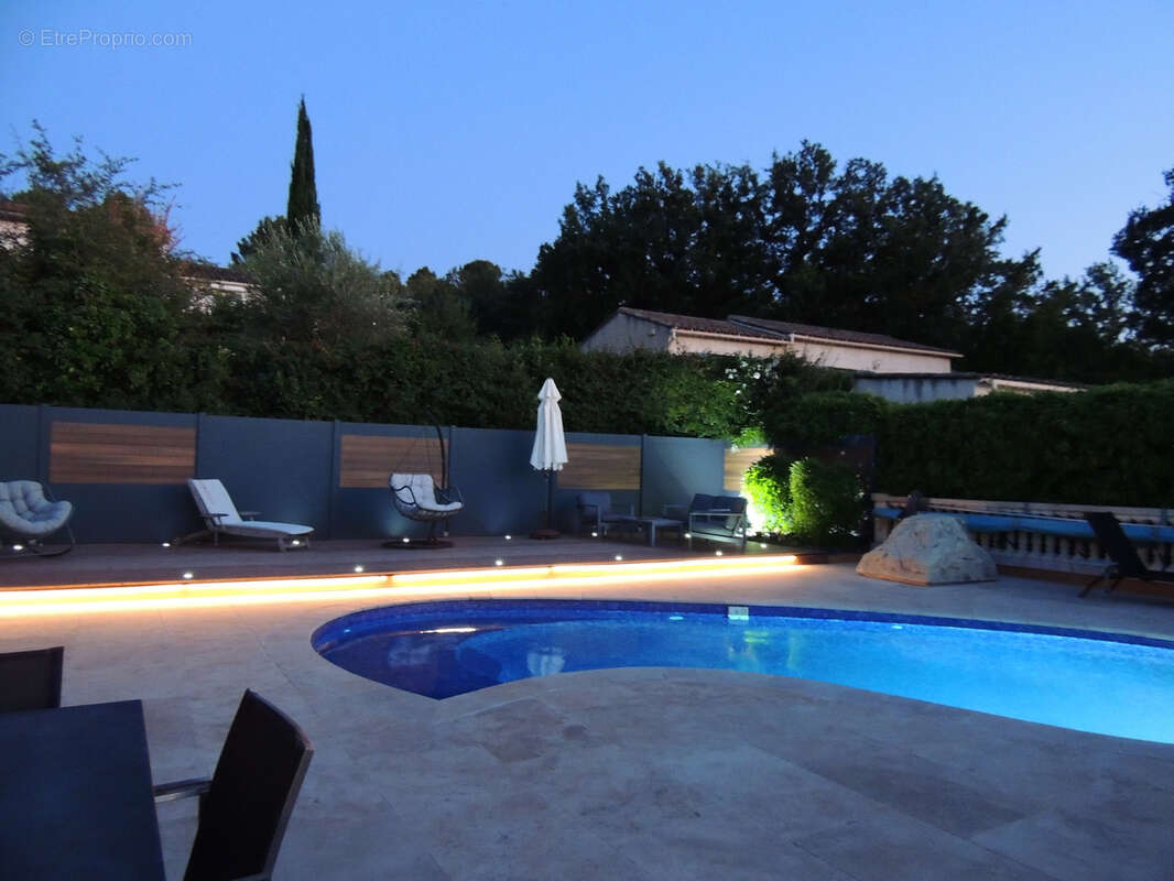 Exclusivite: vente d'une maison architecte 5 p - 4 ch avec terrasse et piscine a brignoles - photo 3