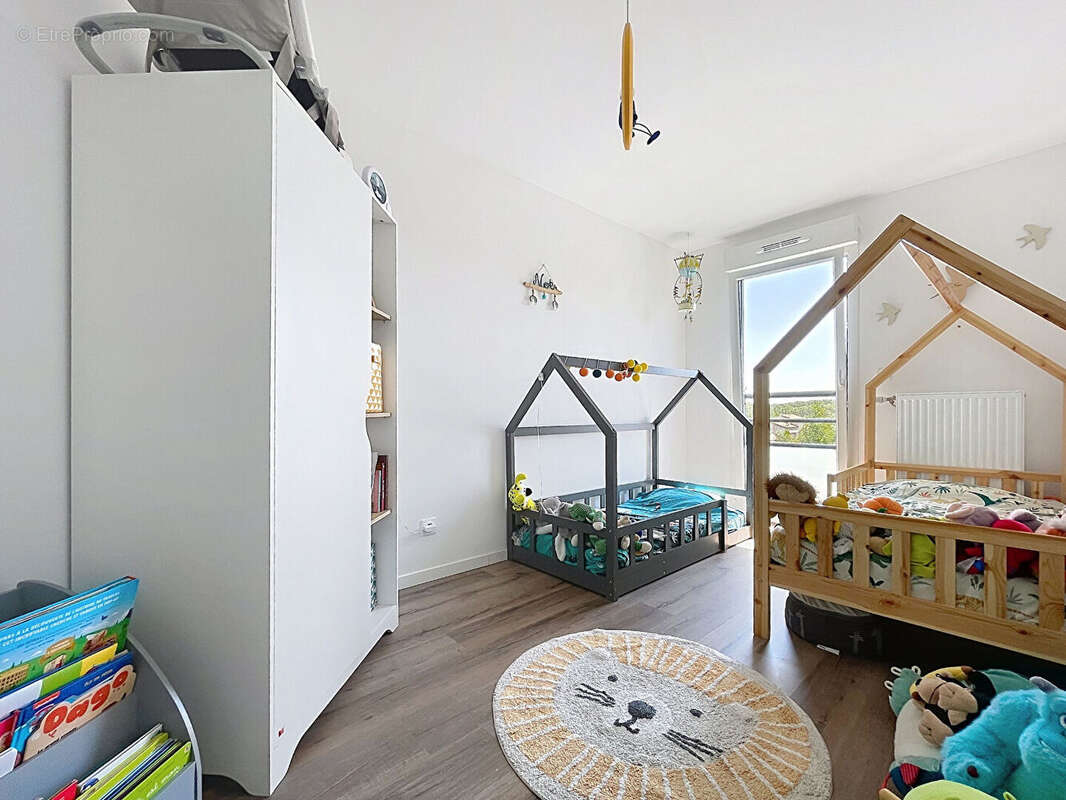 Appartement à LA ROQUE-D'ANTHERON